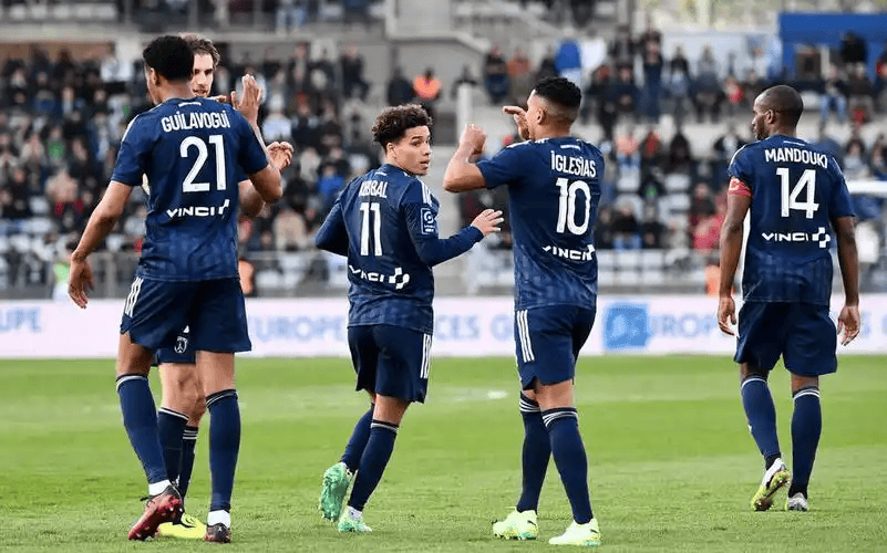 法甲焦点战：巴黎圣日耳曼VS巴黎FC，实力悬殊下的德比对决